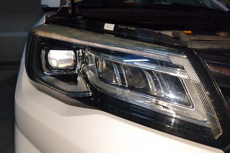 Used CHANGAN CS75 2018 280T Automatic Smart Model China V Standard Right Front Headlight