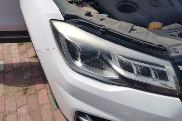Used CHANGAN CS75 2018 280T Automatic Yazi Model China V Standard Right Front Headlight
