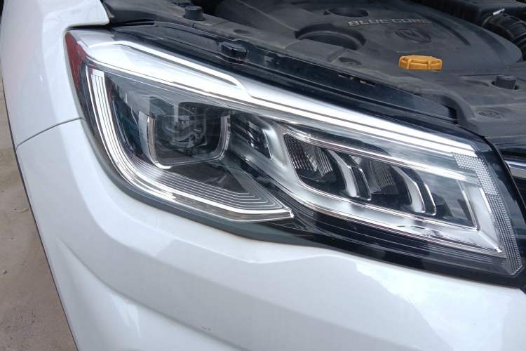 Used CHANGAN CS75 2018 280T Automatic Yazi Model China V Standard Right Front Headlight