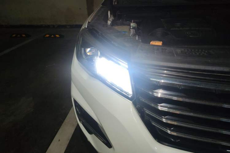 Used CHANGAN CS75 2018 280T Automatic Yazi Model China V Standard Right Front Headlight