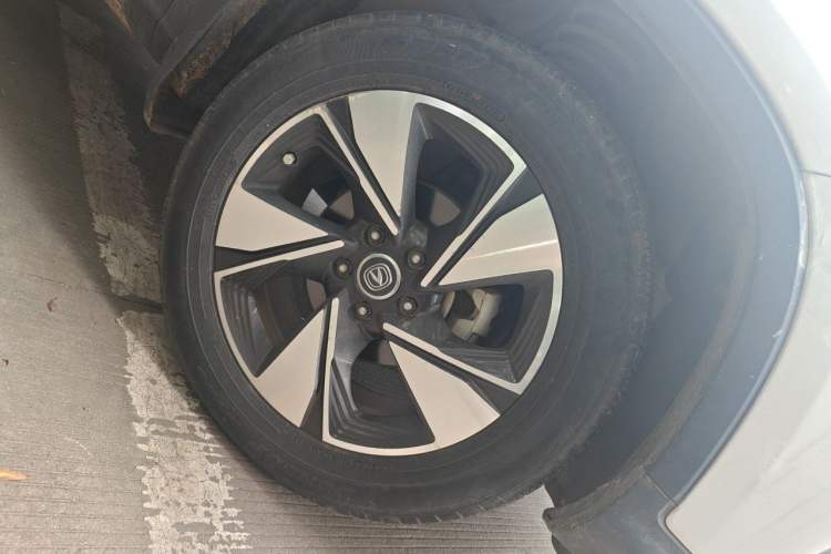 Used CHANGAN CS75 2018 280T Automatic Smart Edition China V-standard Right Front Wheel Hub