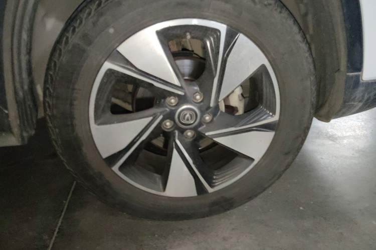 Used CHANGAN CS75 2018 280T Automatic Smart Edition China V-standard Right Front Wheel Hub