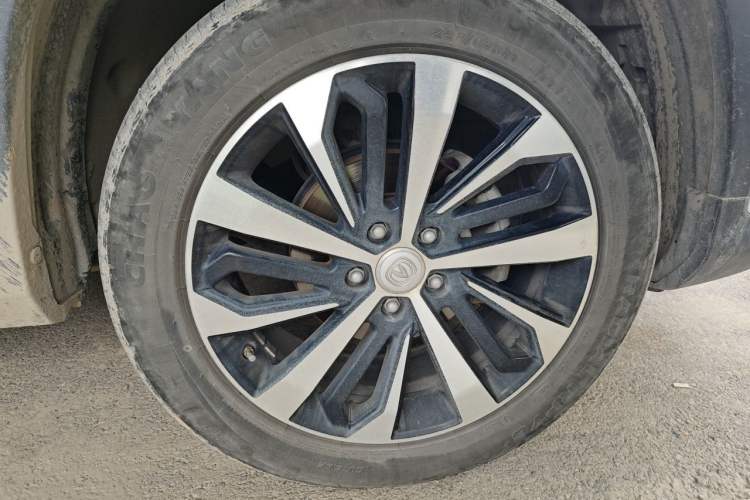 Used CHANGAN CS75 2018 280T Automatic Yazi Model China V Standard Right Front Wheel Hub