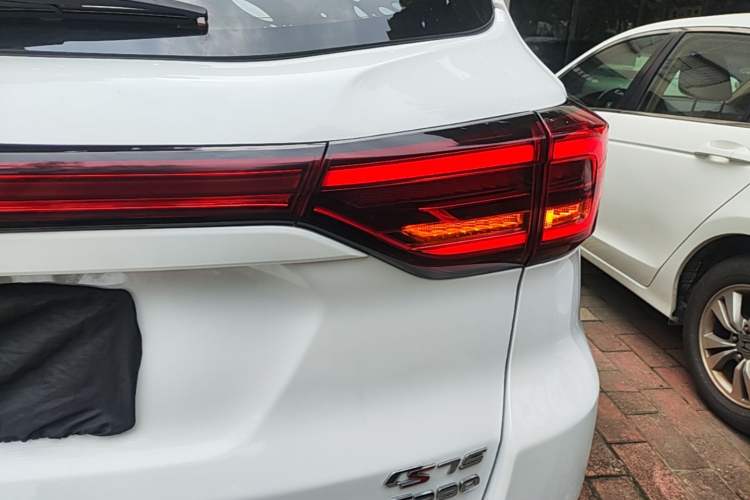 Used CHANGAN CS75 2018 280T Automatic Smart Edition China V-standard Right Rear Taillight