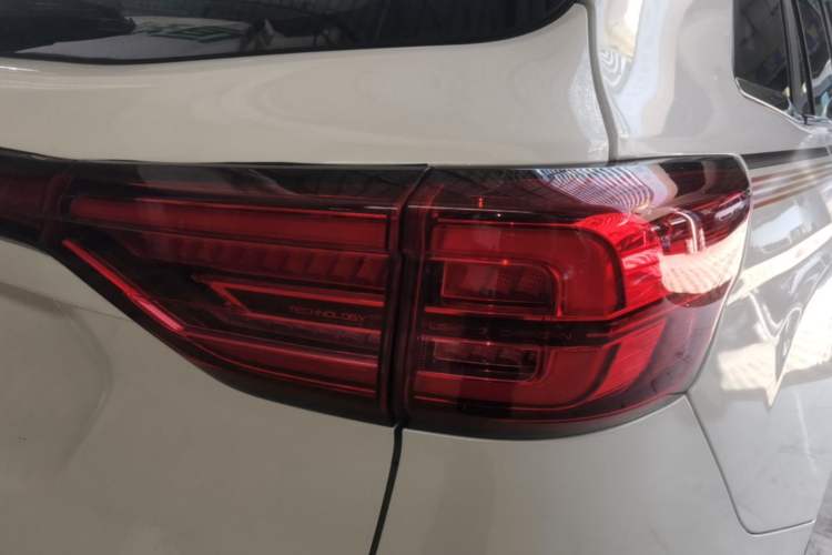 Used CHANGAN CS75 2018 280T Automatic Yazi Model China V Standard Right Rear Taillight