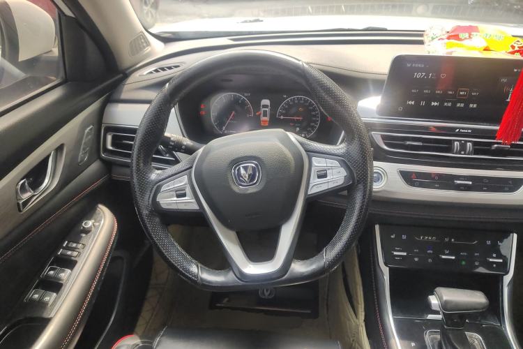 Used CHANGAN CS75 2018 1.8T Automatic 4x4 Zhiyao Model China V Emission Standard Steering Wheel