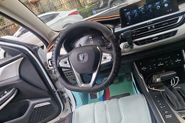 Used CHANGAN CS75 2018 280T Automatic Yazi Model China V Standard Steering Wheel