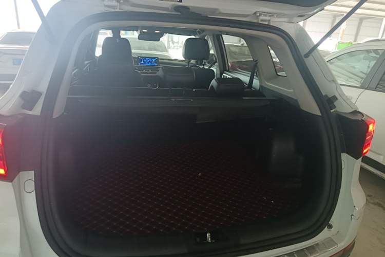 Used CHANGAN CS75 2018 280T Automatic Luxury Edition China V Standard Trunk