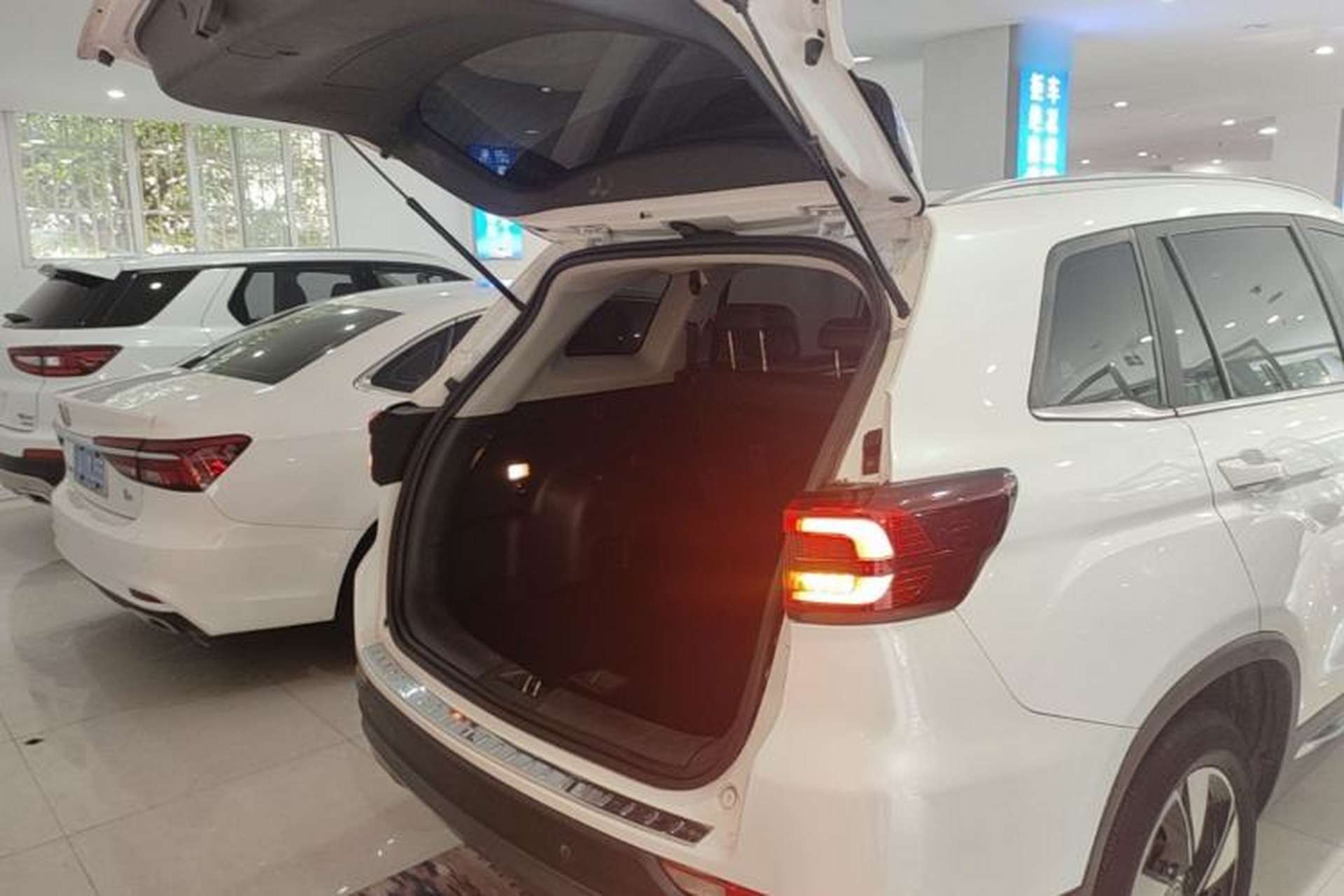 Used CHANGAN CS75 2018 280T Automatic Smart Edition China V-standard Trunk