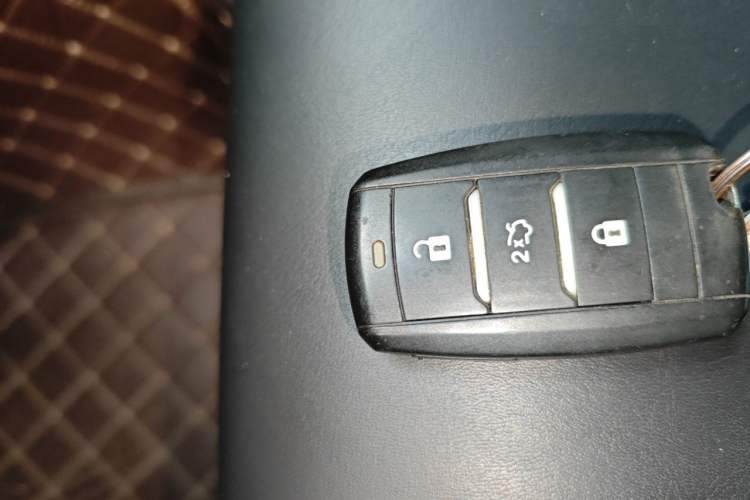 Used CHANGAN CS75 2018 280T Automatic Yazi Model China V Standard Vehicle Key
