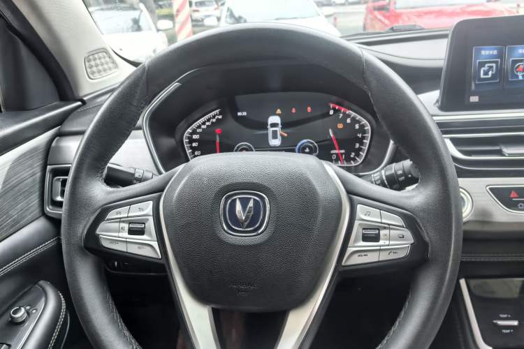 Used CHANGAN CS75 2019 280T DCT Million Edition China VI Standard Interior 2