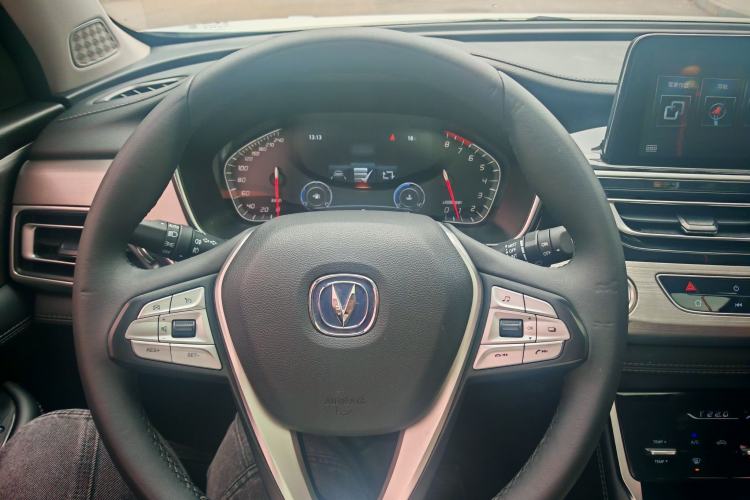 Used CHANGAN CS75 2019 280T DCT Million Edition China VI Standard Interior 2