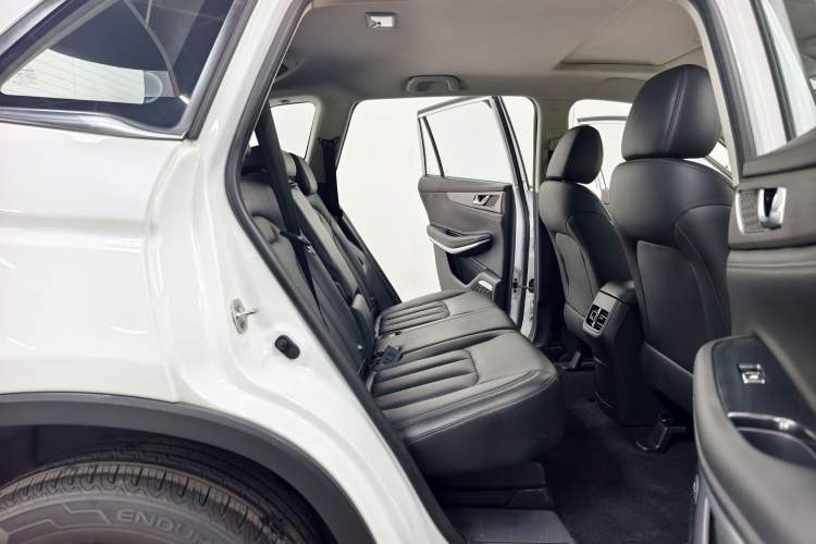 Used CHANGAN CS75 2019 280T Manual Million Edition China VI Interior 2
