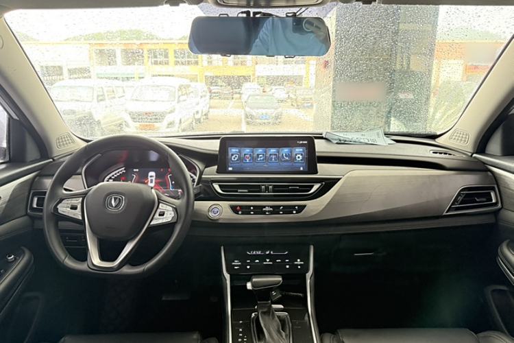 Used CHANGAN CS75 2019 280T DCT Million Edition China VI Standard Interior 2