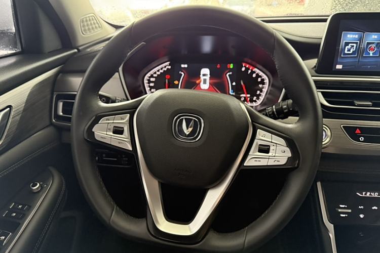 Used CHANGAN CS75 2019 280T DCT Million Edition China VI Standard Interior 3