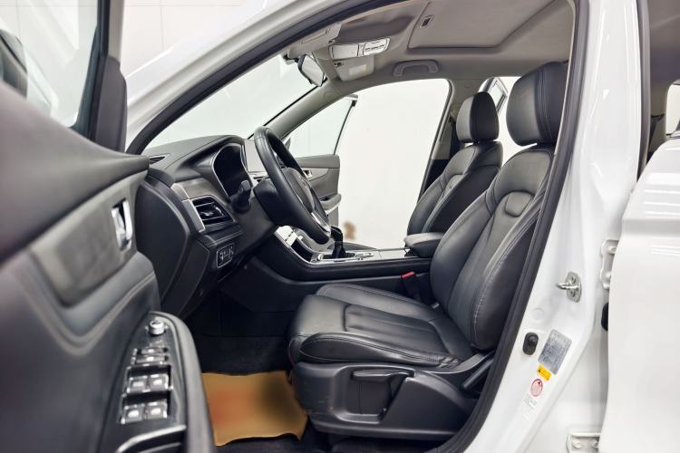 Used CHANGAN CS75 2019 280T Manual Million Edition China VI Interior 4