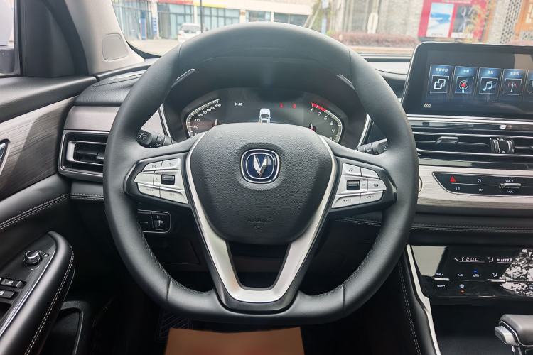 Used CHANGAN CS75 2019 280T DCT Million Edition China VI Standard Interior 5