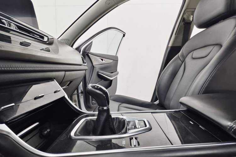 Used CHANGAN CS75 2019 280T Manual Million Edition China VI Interior 6