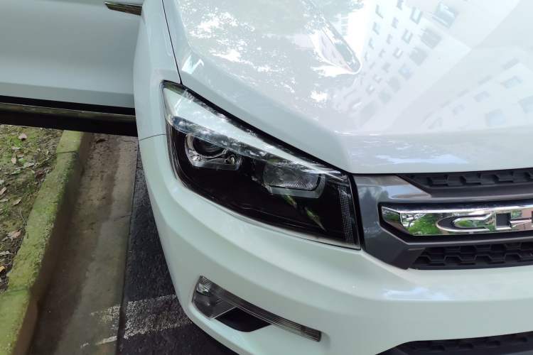 Used CHANGAN CS75 2019 280T Manual Million Edition China VI Right Front Headlight
