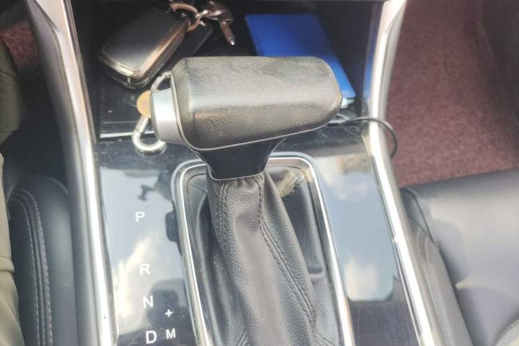 Used CHANGAN CS75 2020 280T DCT Luxury Model China VI Standard Gear Lever