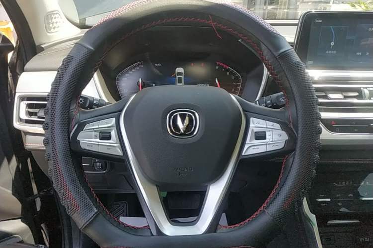 Used CHANGAN CS75 2020 280T DCT Luxury Version China VI Standard Steering Wheel
