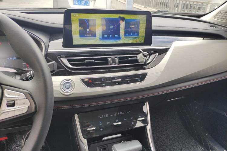 Used CHANGAN CS75 2020 280T DCT Luxury Version China VI Standard Audio And AC Panel