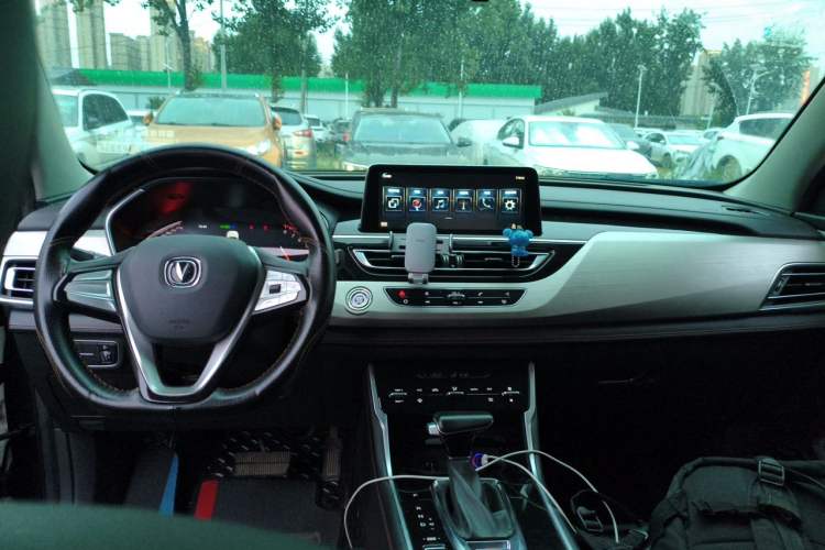 Used CHANGAN CS75 2020 280T DCT Luxury Model China VI Standard Center Console