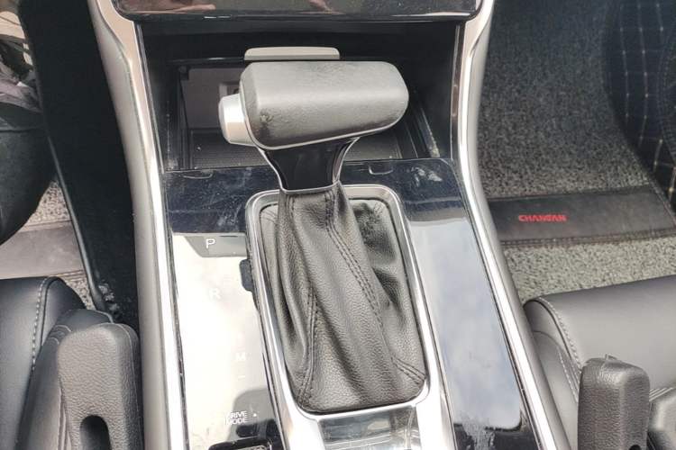 Used CHANGAN CS75 2020 280T DCT Luxury Version China VI Standard Gear Lever