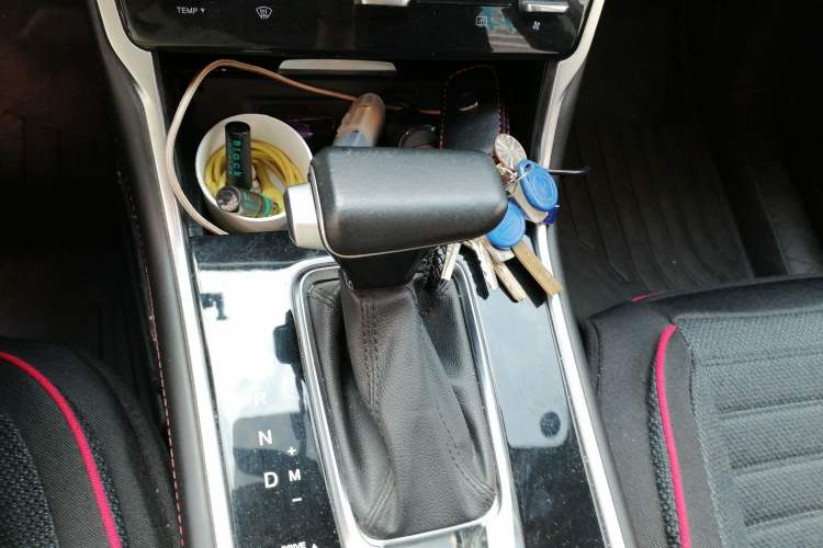 Used CHANGAN CS75 2020 280T DCT Luxury Model China VI Standard Gear Lever