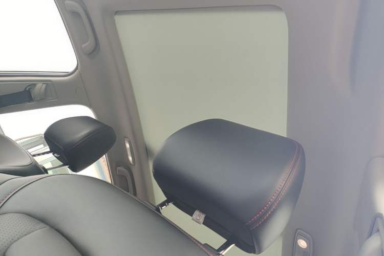 Used CHANGAN CS75 2020 280T DCT Luxury Version China VI Standard Headliner