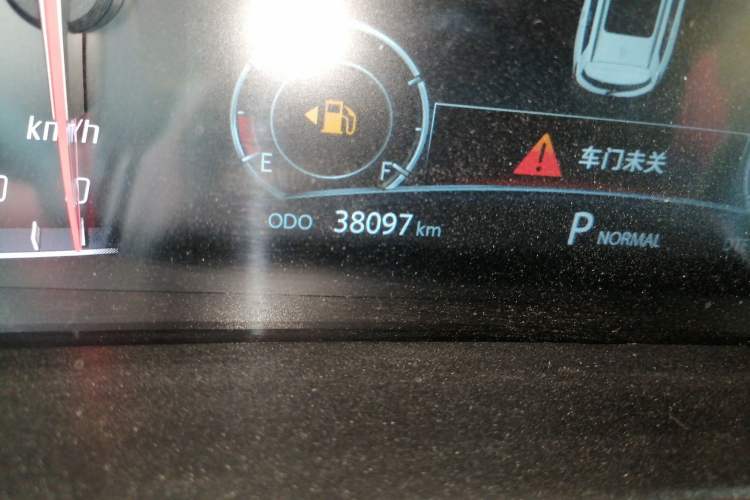 Used CHANGAN CS75 2020 280T DCT Luxury Model China VI Standard Odometer Close Up