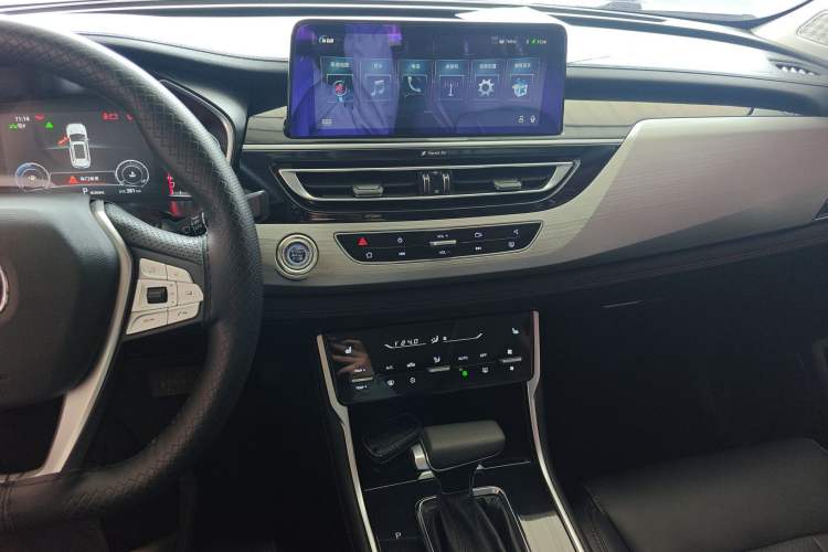 Used CHANGAN CS75 2020 280T Automatic Ya Zhi Model China VI Standard Audio And AC Panel