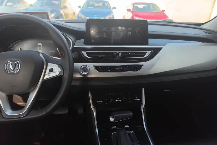 Used CHANGAN CS75 2020 280T DCT Luxury Model China VI Standard Audio And AC Panel