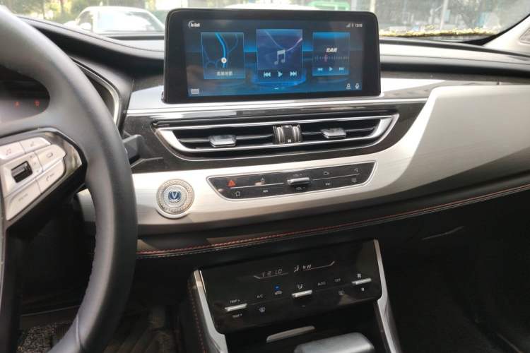 Used CHANGAN CS75 2020 280T DCT Luxury Version China VI Standard Audio And AC Panel