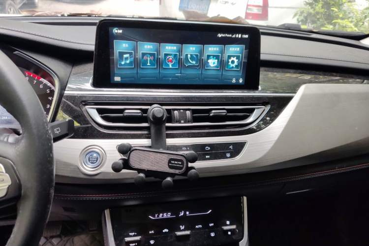 Used CHANGAN CS75 2020 280T DCT Luxury Version China VI Standard Audio And AC Panel