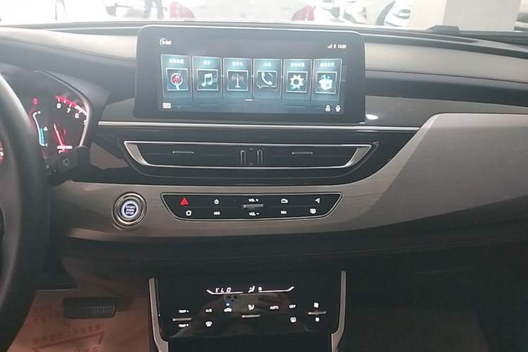Used CHANGAN CS75 2020 280T DCT Luxury Version China VI Standard Audio And AC Panel