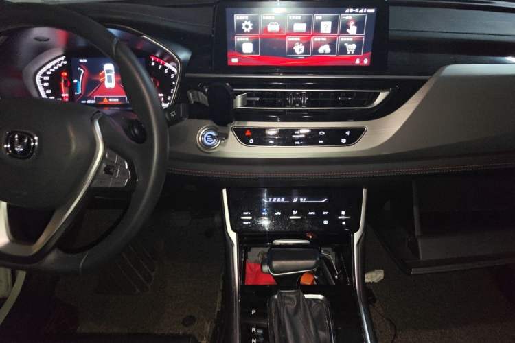Used CHANGAN CS75 2020 280T DCT Luxury Version China VI Standard Audio And AC Panel