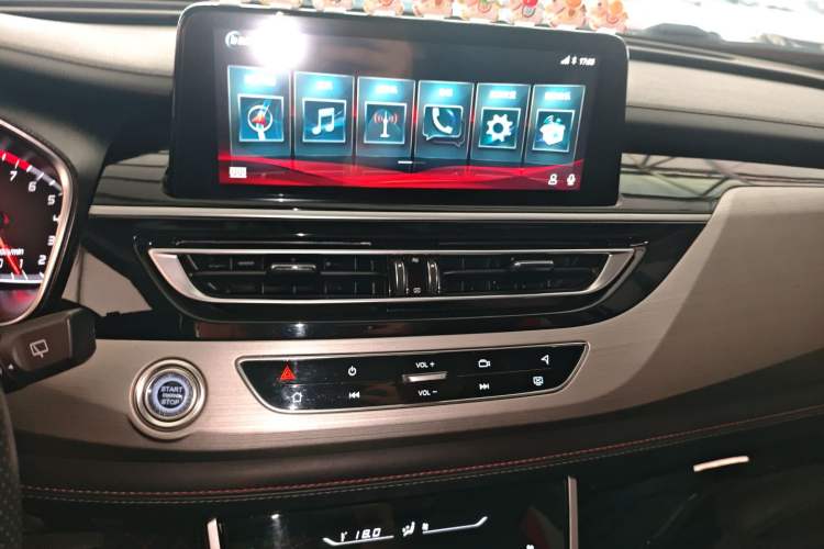 Used CHANGAN CS75 2020 280T DCT Luxury Version China VI Standard Audio And AC Panel