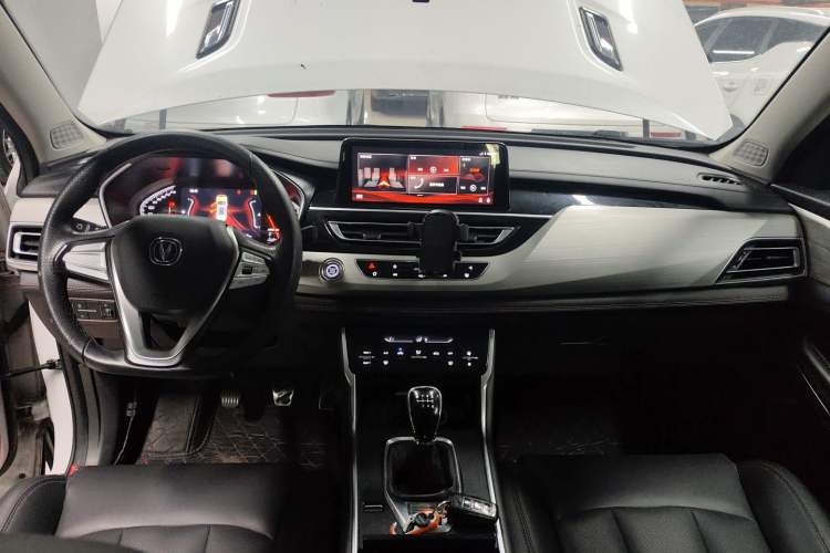 Used CHANGAN CS75 2020 280T Manual Smart Edition China VI Standard Center Console