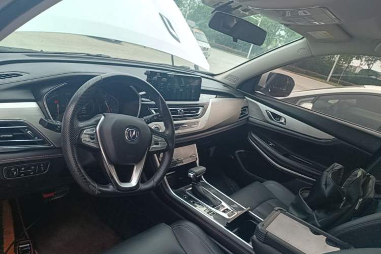 Used CHANGAN CS75 2020 280T Automatic Smart Edition China VI Center Console