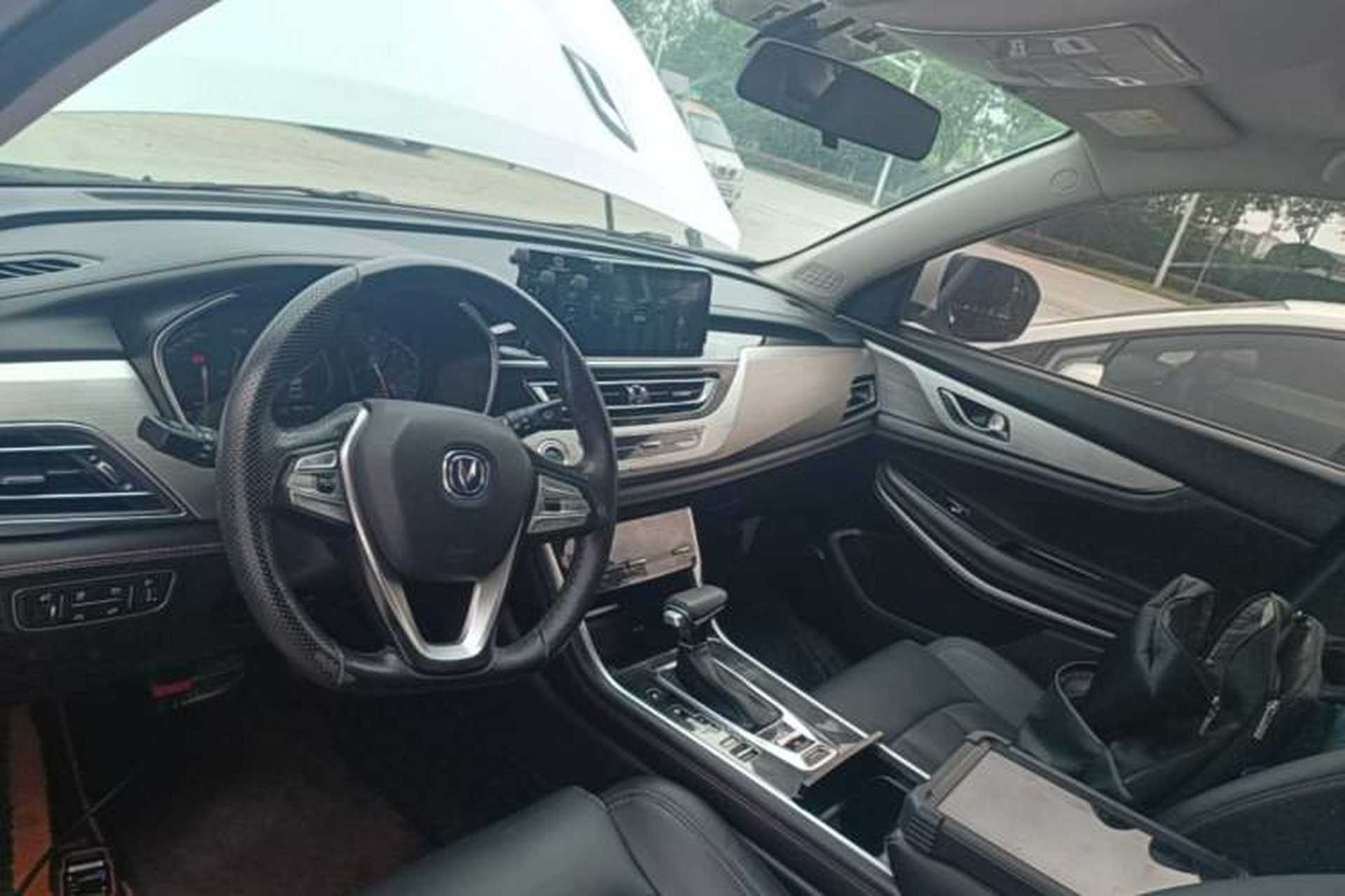 Used CHANGAN CS75 2020 280T Automatic Smart Edition China VI Center Console