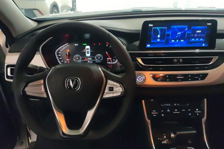 Used CHANGAN CS75 2020 280T DCT Luxury Model China VI Standard Center Console