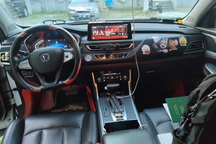 Used CHANGAN CS75 2020 280T Automatic Smart Edition China VI Standard Center Console