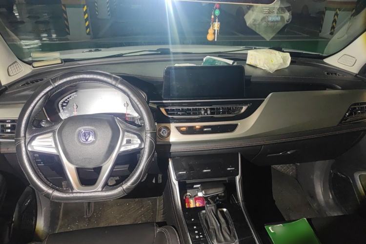 Used CHANGAN CS75 2020 280T Automatic Smart Edition China VI Standard Center Console