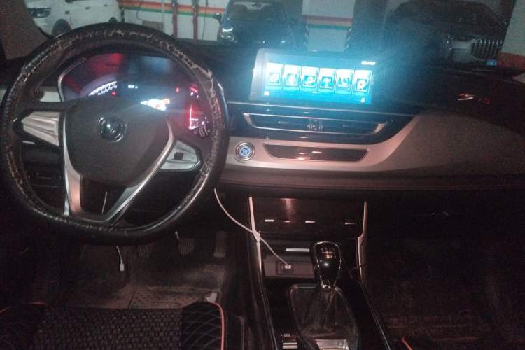 Used CHANGAN CS75 2020 280T Manual Elite Version China VI Center Console