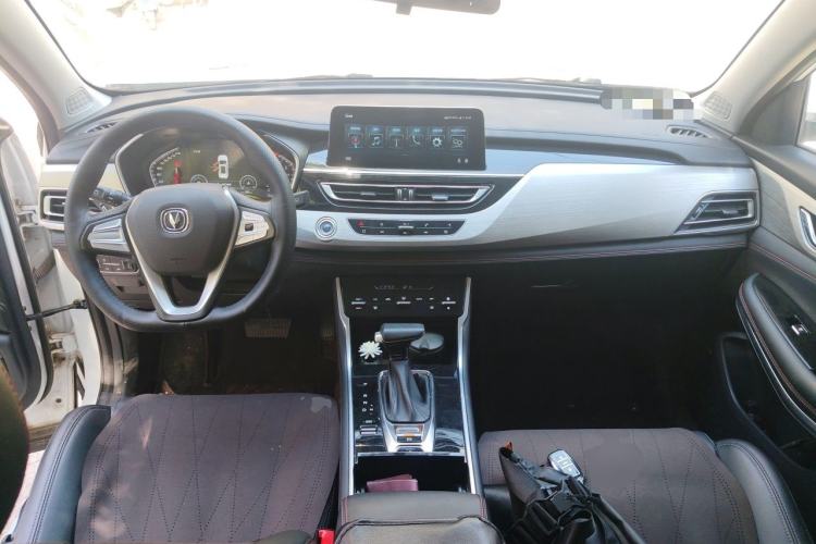 Used CHANGAN CS75 2020 280T Automatic Smart Edition China VI Standard Center Console