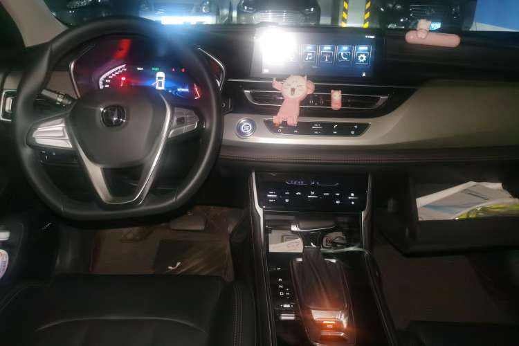 Used CHANGAN CS75 2020 280T DCT Luxury Model China VI Standard Center Console