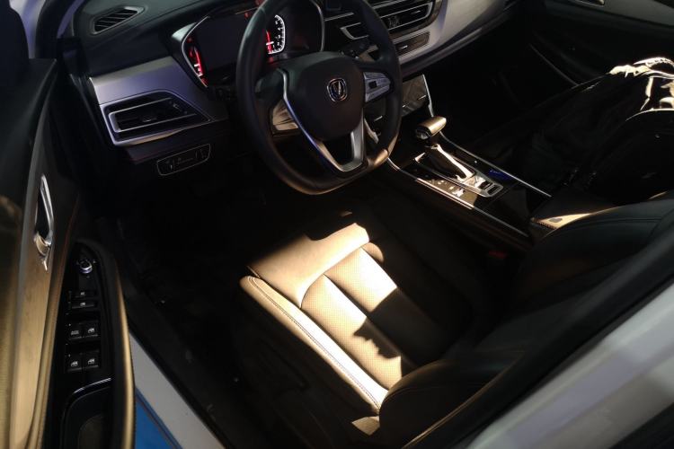 Used CHANGAN CS75 2020 280T DCT Luxury Model China VI Standard Driver Seat