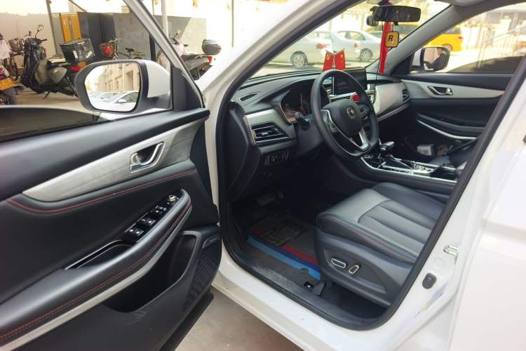 Used CHANGAN CS75 2020 280T DCT Luxury Version China VI Standard Driver Seat