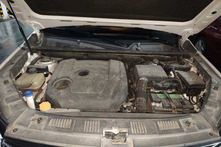 Used CHANGAN CS75 2020 280T DCT Luxury Model China VI Standard Engine Bay